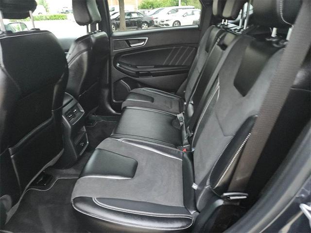 Photo of 2022 Blue Metallic Ford Edge
