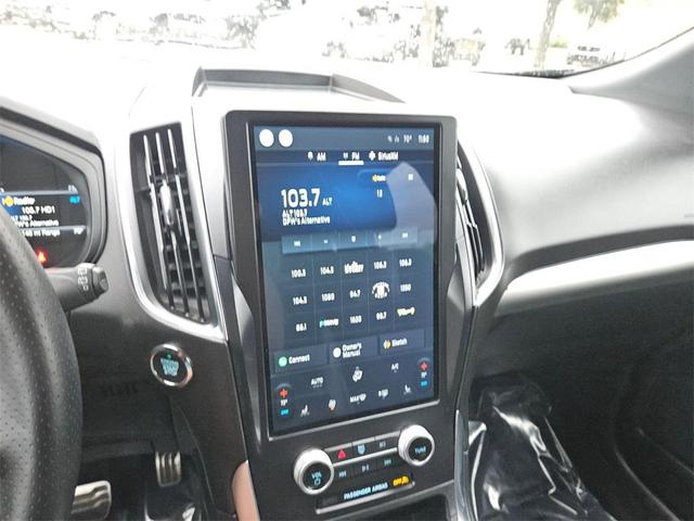 Photo of 2022 Blue Metallic Ford Edge