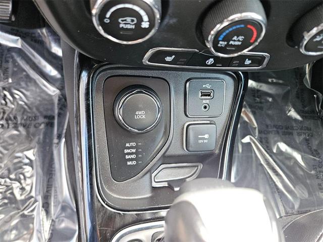 Photo of 2018 Redline Pearlcoat Jeep Compass