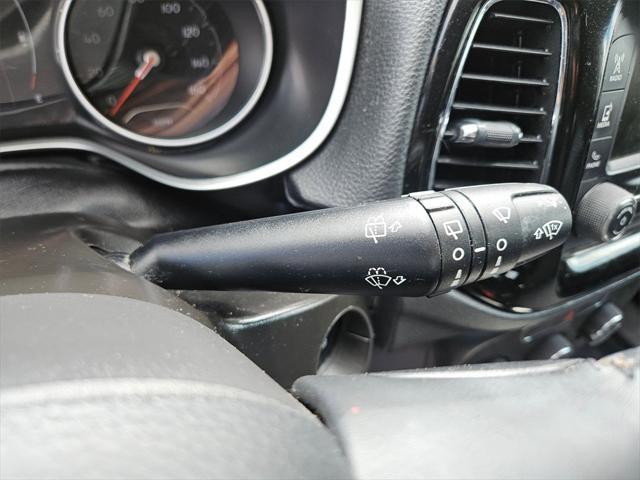 Photo of 2018 Redline Pearlcoat Jeep Compass