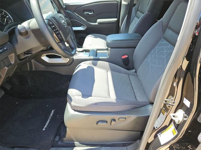 Photo of 2024 Super Black Nissan Frontier