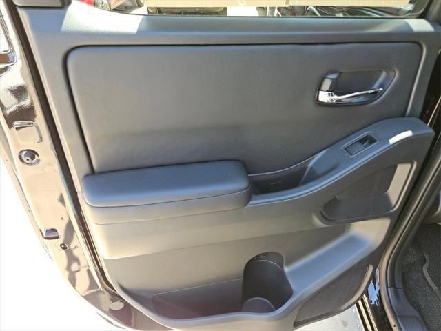 Photo of 2024 Super Black Nissan Frontier