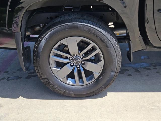 Photo of 2024 Super Black Nissan Frontier