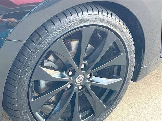 Photo of 2019 Super Black Nissan Maxima