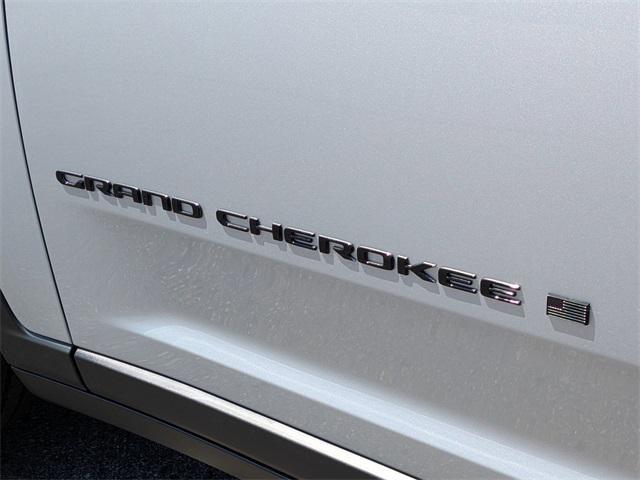 Photo of 2025 Silver Zynith Jeep Grand Cherokee L