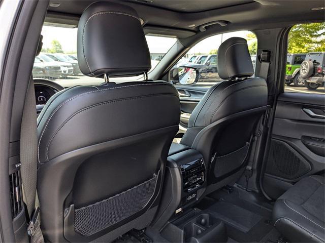Photo of 2025 Silver Zynith Jeep Grand Cherokee L