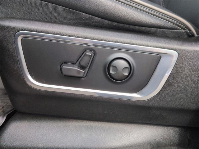 Photo of 2025 Granite Crystal Metallic Clearcoat RAM 1500