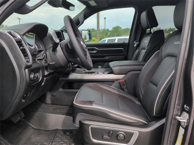 Photo of 2025 Granite Crystal Metallic Clearcoat RAM 1500