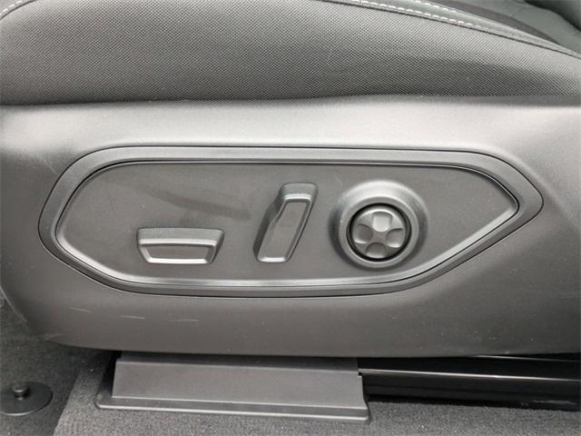 Photo of 2025 Bright White Clearcoat Jeep Grand Cherokee L