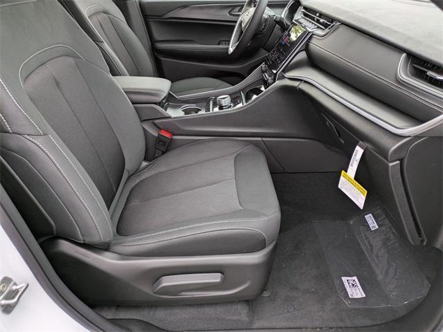 Photo of 2025 Bright White Clearcoat Jeep Grand Cherokee L