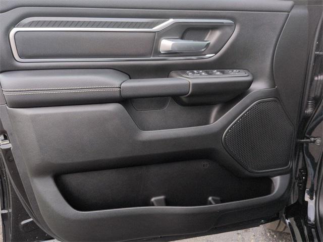 Photo of 2025 Diamond Black Crystal Pearlcoat RAM 1500