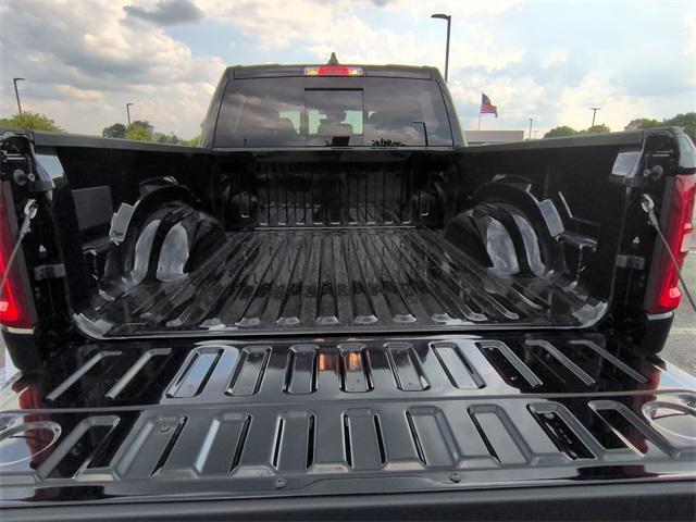 Photo of 2025 Diamond Black Crystal Pearlcoat RAM 1500