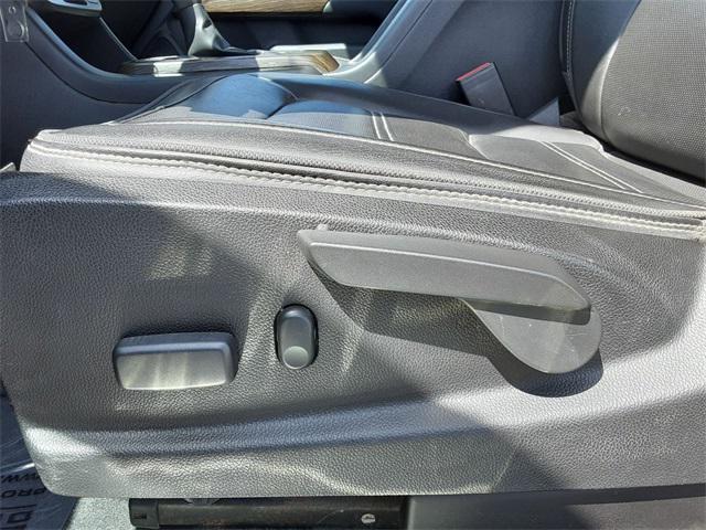 Photo of 2019 Summit White GMC Canyon