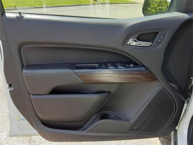 Photo of 2019 Summit White GMC Canyon