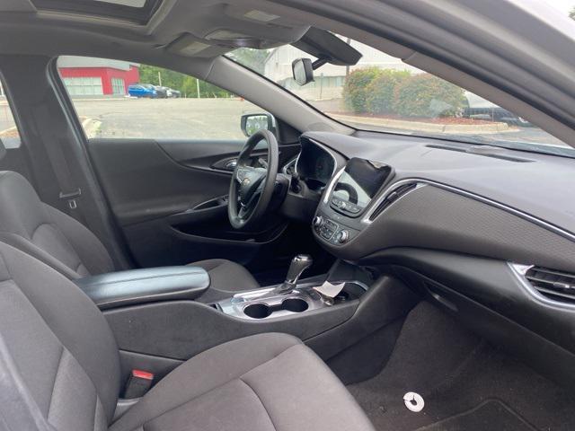 Photo of 2020 Silver Ice Metallic Chevrolet Malibu
