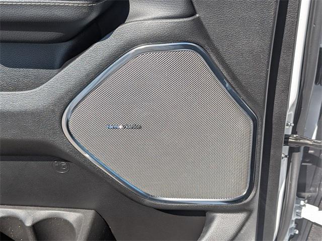 Photo of 2026 Diamond Black Crystal Pearlcoat RAM 1500