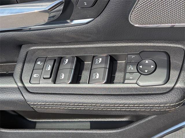 Photo of 2026 Diamond Black Crystal Pearlcoat RAM 1500