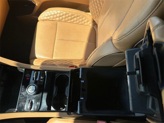 Photo of 2021 Diamond Black Crystal Pearlcoat Jeep Grand Cherokee L