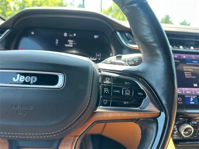 Photo of 2021 Diamond Black Crystal Pearlcoat Jeep Grand Cherokee L