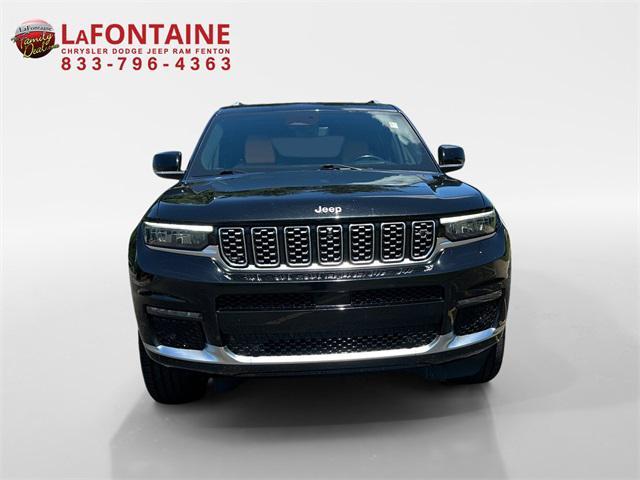 Photo of 2021 Diamond Black Crystal Pearlcoat Jeep Grand Cherokee L