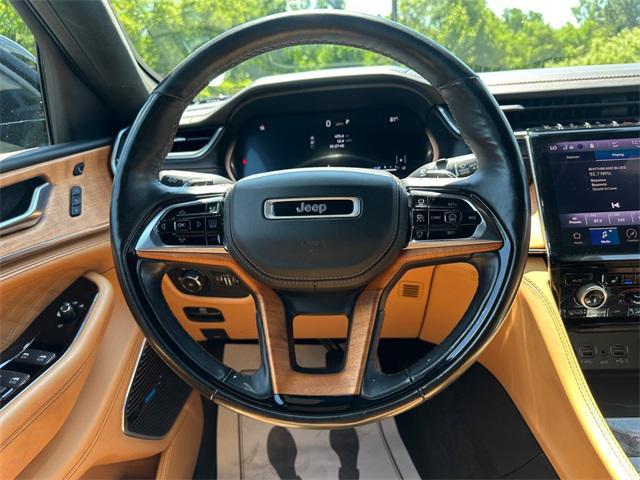 Photo of 2021 Diamond Black Crystal Pearlcoat Jeep Grand Cherokee L