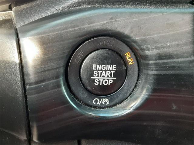 Photo of 2019 Velvet Red Pearlcoat Jeep Grand Cherokee