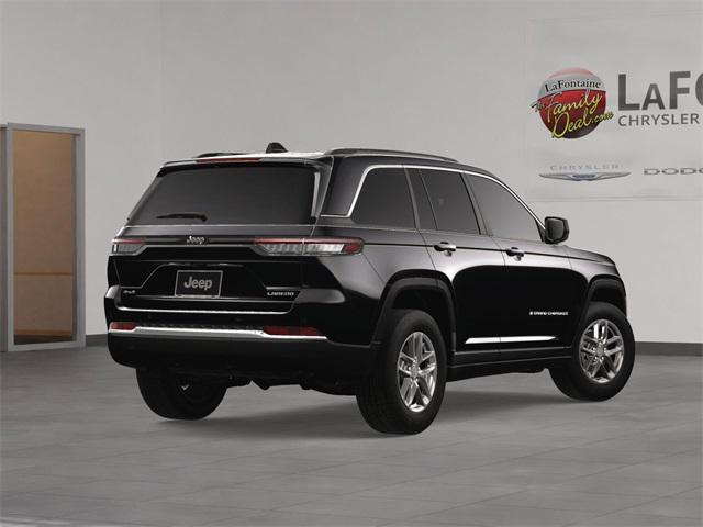 Photo of 2025 Diamond Black Crystal Pearlcoat Jeep Grand Cherokee