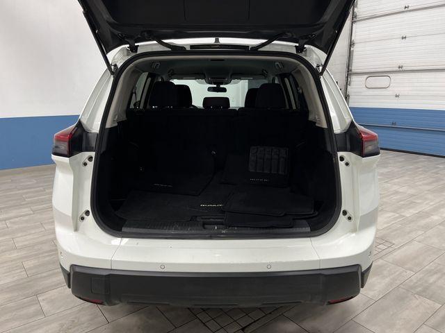 Photo of 2024 Glacier White Nissan Rogue