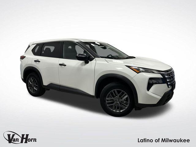Photo of 2024 Glacier White Nissan Rogue
