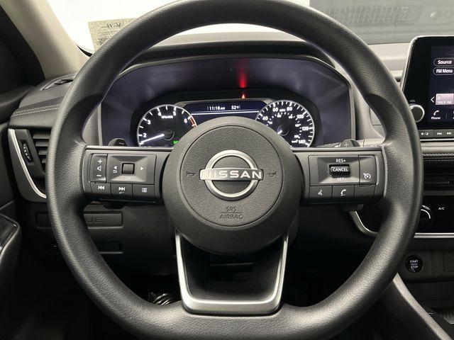 Photo of 2024 Glacier White Nissan Rogue