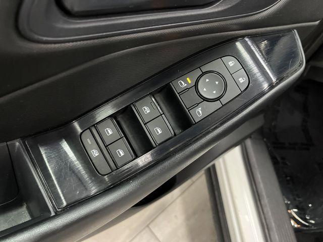 Photo of 2024 Glacier White Nissan Rogue