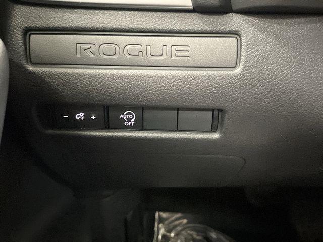 Photo of 2024 Glacier White Nissan Rogue