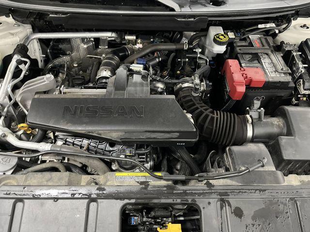 Photo of 2024 Glacier White Nissan Rogue
