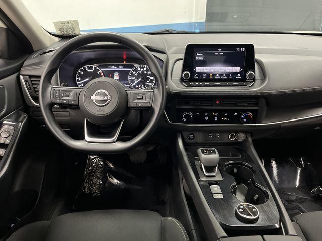 Photo of 2024 Glacier White Nissan Rogue