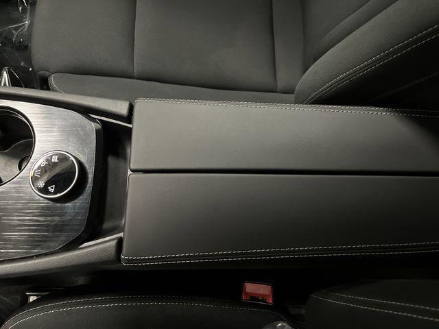 Photo of 2024 Glacier White Nissan Rogue