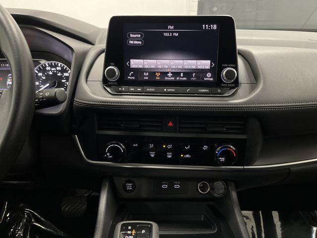 Photo of 2024 Glacier White Nissan Rogue
