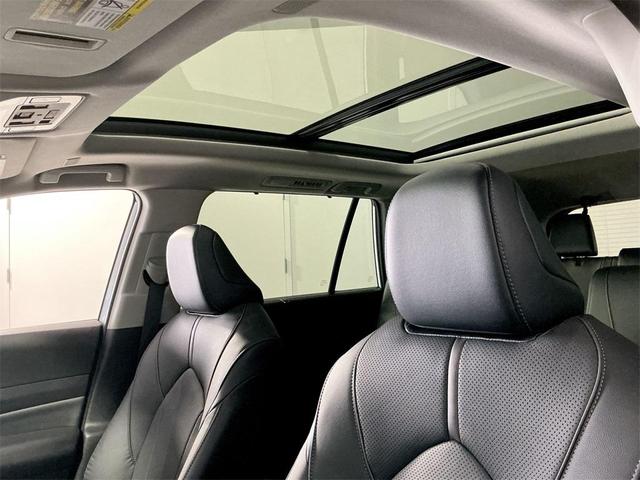 Photo of 2025 Wind Chill Pearl Toyota Grand Highlander