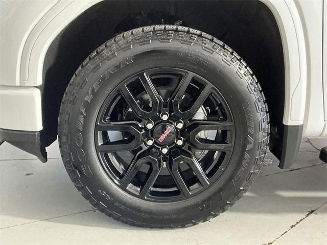 Photo of 2024 Summit White GMC Sierra 1500