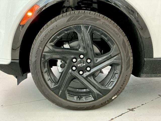 Photo of 2025 Iridescent Pearl Tricoat Chevrolet Equinox EV