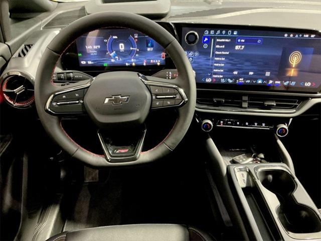 Photo of 2025 Iridescent Pearl Tricoat Chevrolet Equinox EV