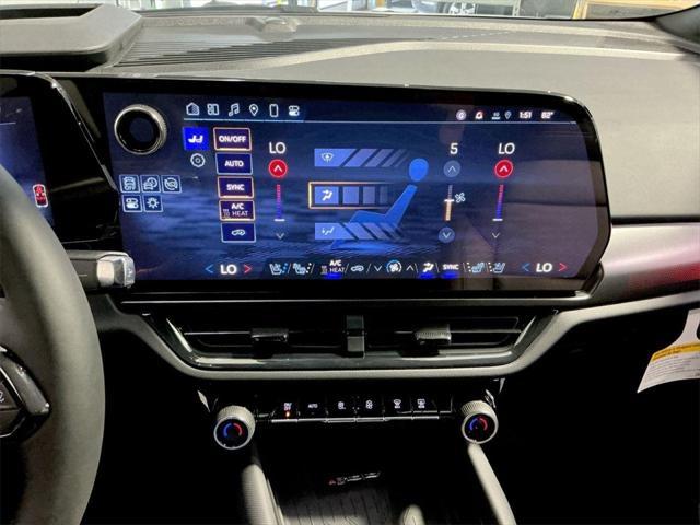 Photo of 2025 Iridescent Pearl Tricoat Chevrolet Equinox EV