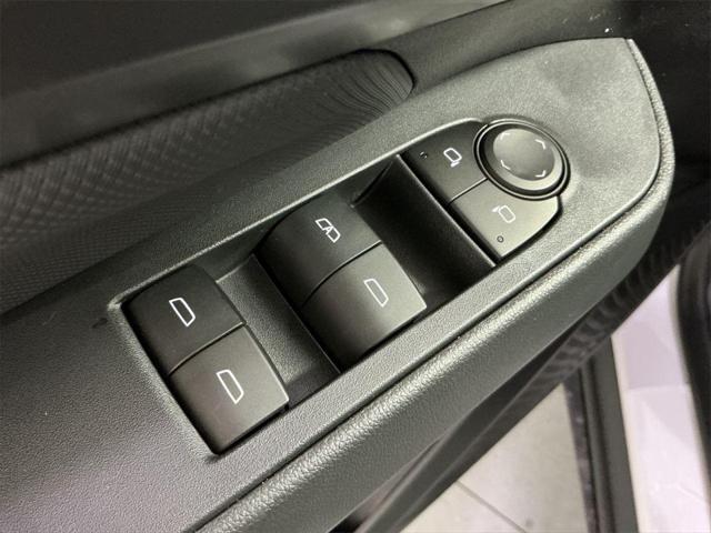Photo of 2025 Iridescent Pearl Tricoat Chevrolet Equinox EV