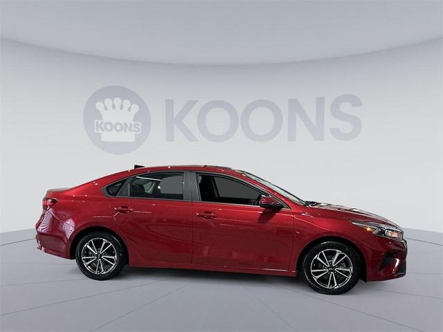 Photo of 2022 Currant Red Kia Forte