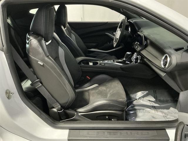 Photo of 2023 Summit White Chevrolet Camaro