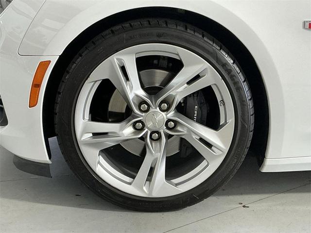 Photo of 2023 Summit White Chevrolet Camaro