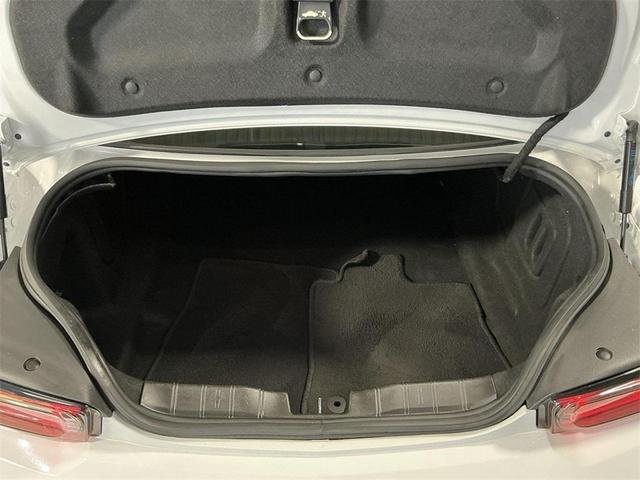Photo of 2023 Summit White Chevrolet Camaro