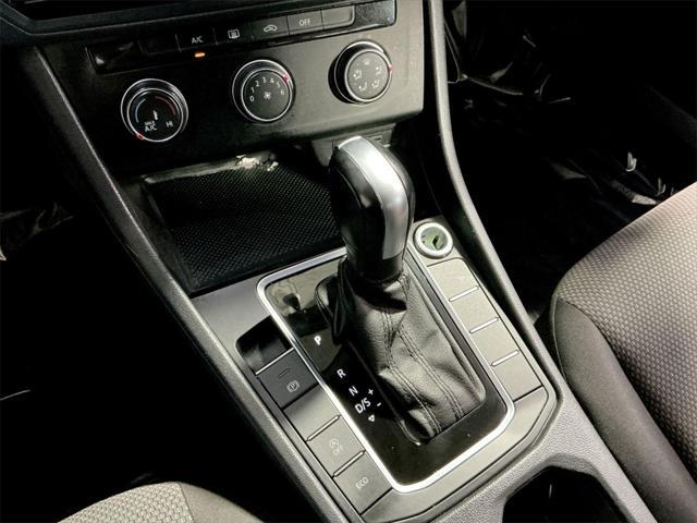 Photo of 2021 Pure White Volkswagen Jetta