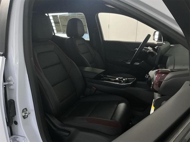 Photo of 2026 Polar White Tricoat Chevrolet Equinox