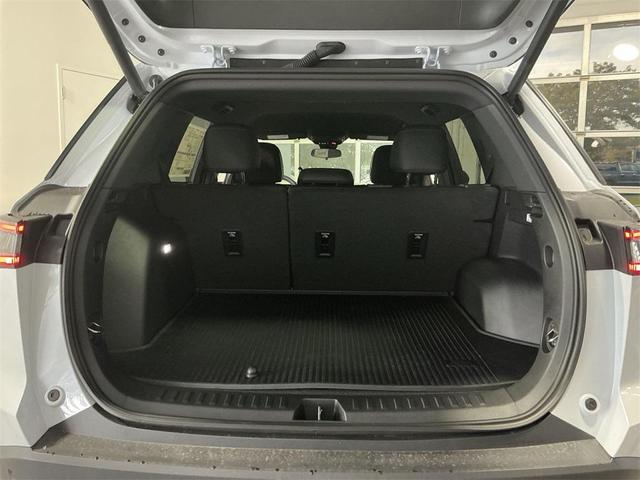 Photo of 2026 Polar White Tricoat Chevrolet Equinox