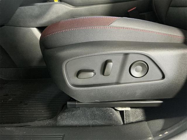 Photo of 2026 Polar White Tricoat Chevrolet Equinox
